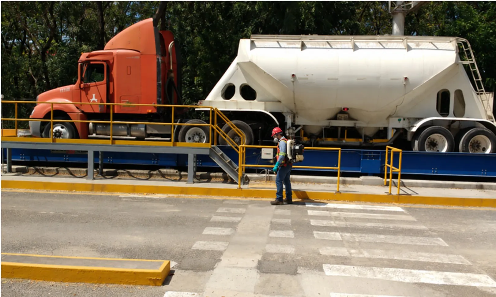 Servicio en patio de maniobras de tractocamiones
